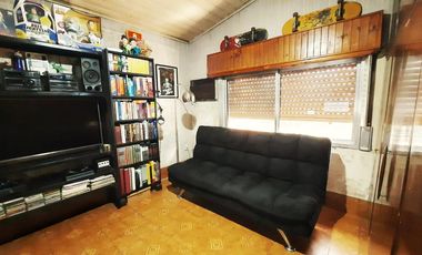 VENTA CASA CON LOCAL 200 M2 VALENTIN ALSINA