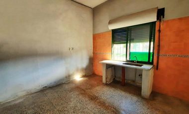 VENTA CASA CON LOCAL 200 M2 VALENTIN ALSINA