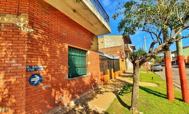 VENTA CASA CON LOCAL 200 M2 VALENTIN ALSINA