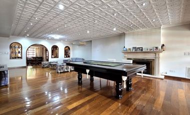 Venta Casa 5 ambientes en Villa Devoto con cocheras, jardín, piscina, suite. 3 plantas