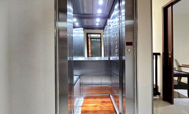 Venta Casa 5 ambientes en Villa Devoto con cocheras, jardín, piscina, suite. 3 plantas