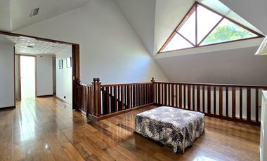 Venta Casa 5 ambientes en Villa Devoto con cocheras, jardín, piscina, suite. 3 plantas