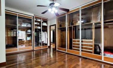 Venta Casa 5 ambientes en Villa Devoto con cocheras, jardín, piscina, suite. 3 plantas