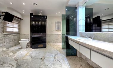 Venta Casa 5 ambientes en Villa Devoto con cocheras, jardín, piscina, suite. 3 plantas