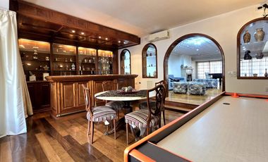 Venta Casa 5 ambientes en Villa Devoto con cocheras, jardín, piscina, suite. 3 plantas