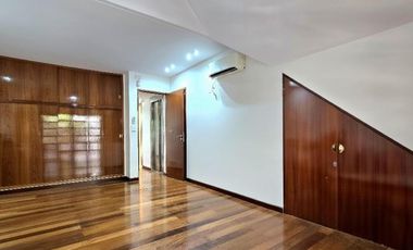 Venta Casa 5 ambientes en Villa Devoto con cocheras, jardín, piscina, suite. 3 plantas