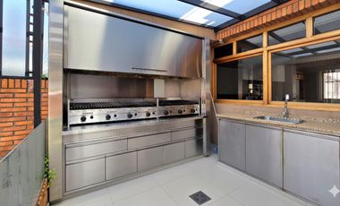 Venta Casa 5 ambientes en Villa Devoto con cocheras, jardín, piscina, suite. 3 plantas