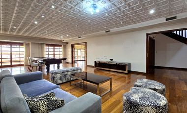 Venta Casa 5 ambientes en Villa Devoto con cocheras, jardín, piscina, suite. 3 plantas