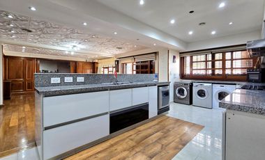 Venta Casa 5 ambientes en Villa Devoto con cocheras, jardín, piscina, suite. 3 plantas