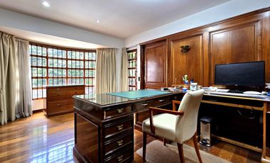 Venta Casa 5 ambientes en Villa Devoto con cocheras, jardín, piscina, suite. 3 plantas