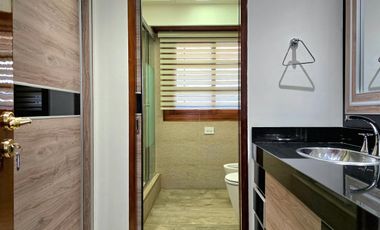 Venta Casa 5 ambientes en Villa Devoto con cocheras, jardín, piscina, suite. 3 plantas