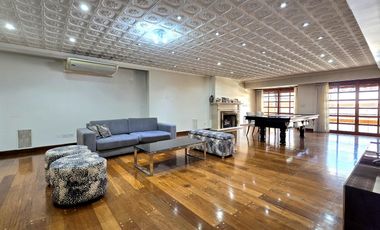 Venta Casa 5 ambientes en Villa Devoto con cocheras, jardín, piscina, suite. 3 plantas