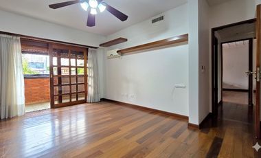 Venta Casa 5 ambientes en Villa Devoto con cocheras, jardín, piscina, suite. 3 plantas