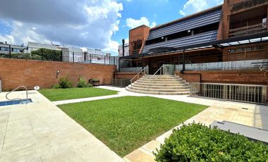 Venta Casa 5 ambientes en Villa Devoto con cocheras, jardín, piscina, suite. 3 plantas