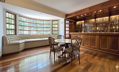 Venta Casa 5 ambientes en Villa Devoto con cocheras, jardín, piscina, suite. 3 plantas