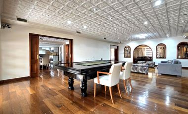 Venta Casa 5 ambientes en Villa Devoto con cocheras, jardín, piscina, suite. 3 plantas