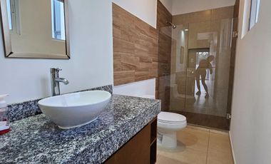 Casa en renta en Zendera, con doble altura y recamara en planta baja