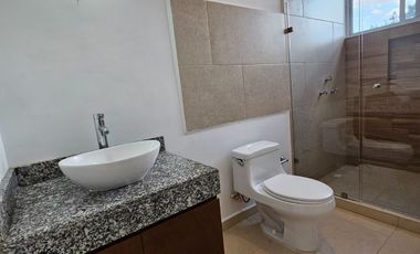 Casa en renta en Zendera, con doble altura y recamara en planta baja