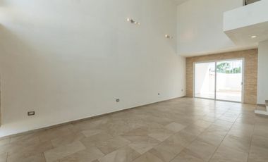 Casa en renta en Zendera, con doble altura y recamara en planta baja