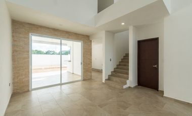 Casa en renta en Zendera, con doble altura y recamara en planta baja