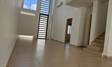 Casa en renta en Zendera, con doble altura y recamara en planta baja