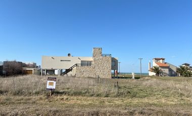 2 Terrenos en Calle 19 entre 68 y 70