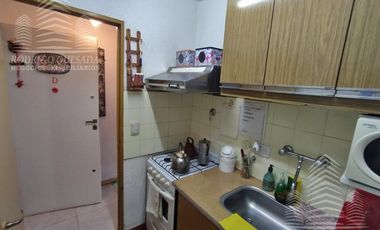 Confortable y cómodo 2 ambientes,con balcón a la calle,muy céntrico!!