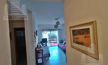 Confortable y cómodo 2 ambientes,con balcón a la calle,muy céntrico!!