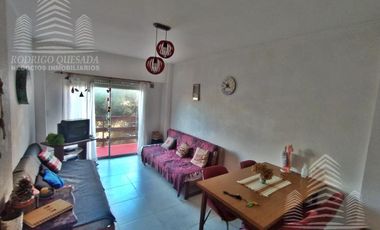 Confortable y cómodo 2 ambientes,con balcón a la calle,muy céntrico!!