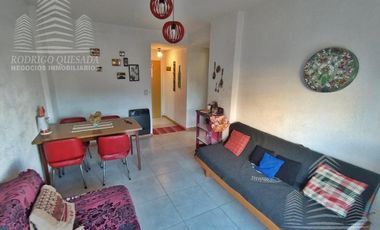 Confortable y cómodo 2 ambientes,con balcón a la calle,muy céntrico!!