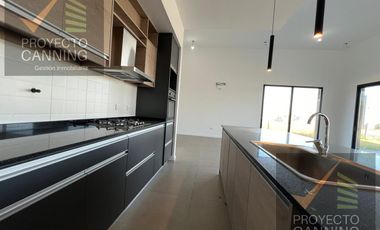 Venta de casa en Barrio San Felipe Canning