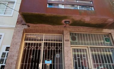 Departamento en calle Machado 145, excelente zona. ¡Con gas natural!