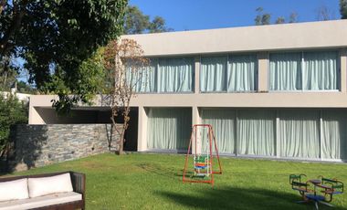 Casa en venta - 4 Dormitorios 5 Baños - Temperley
