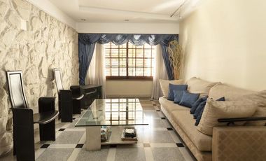 VENTA CASA 5 AMB 307 M2 COCHERA 2 AUTOS PATIO VALENTIN ALSINA LANUS