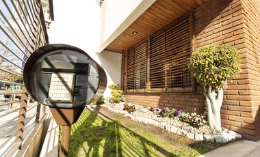 VENTA CASA 5 AMB 307 M2 COCHERA 2 AUTOS PATIO VALENTIN ALSINA LANUS
