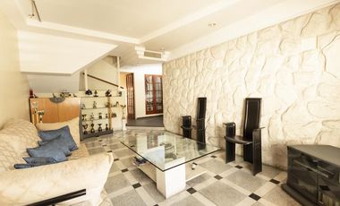 VENTA CASA 5 AMB 307 M2 COCHERA 2 AUTOS PATIO VALENTIN ALSINA LANUS