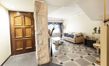 VENTA CASA 5 AMB 307 M2 COCHERA 2 AUTOS PATIO VALENTIN ALSINA LANUS