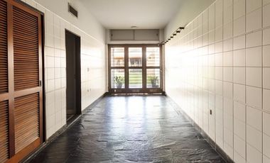 VENTA CASA 5 AMB 307 M2 COCHERA 2 AUTOS PATIO VALENTIN ALSINA LANUS