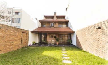 VENTA CASA 5 AMB 307 M2 COCHERA 2 AUTOS PATIO VALENTIN ALSINA LANUS