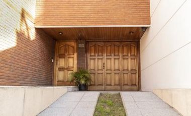 VENTA CASA 5 AMB 307 M2 COCHERA 2 AUTOS PATIO VALENTIN ALSINA LANUS