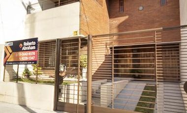 VENTA CASA 5 AMB 307 M2 COCHERA 2 AUTOS PATIO VALENTIN ALSINA LANUS