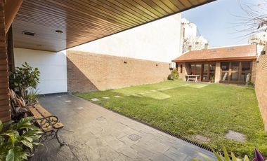 VENTA CASA 5 AMB 307 M2 COCHERA 2 AUTOS PATIO VALENTIN ALSINA LANUS