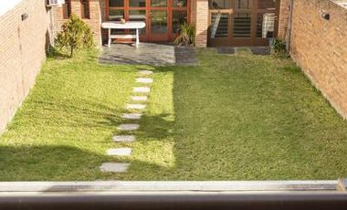 VENTA CASA 5 AMB 307 M2 COCHERA 2 AUTOS PATIO VALENTIN ALSINA LANUS