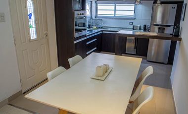 Casa en excelente ubicación en Banfield Este