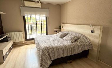 Casa 3 dormitorios, categoría, Ybarlucea.