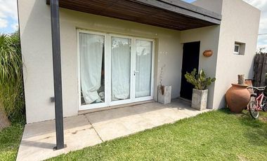 Casa 3 dormitorios, categoría, Ybarlucea.