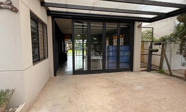 Casa 3 dormitorios, categoría, Ybarlucea.