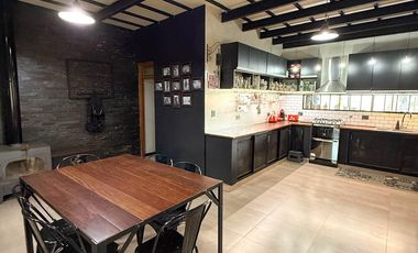 Casa 3 dormitorios, categoría, Ybarlucea.