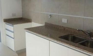 DEPTO DOS AMBIENTES CON COCHERA - FRENTE A LA ESTACION DE BANFIELD