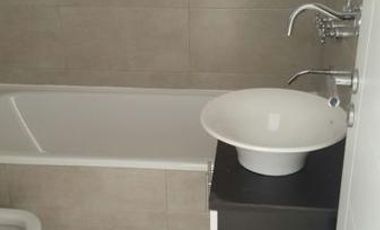 DEPTO DOS AMBIENTES CON COCHERA - FRENTE A LA ESTACION DE BANFIELD